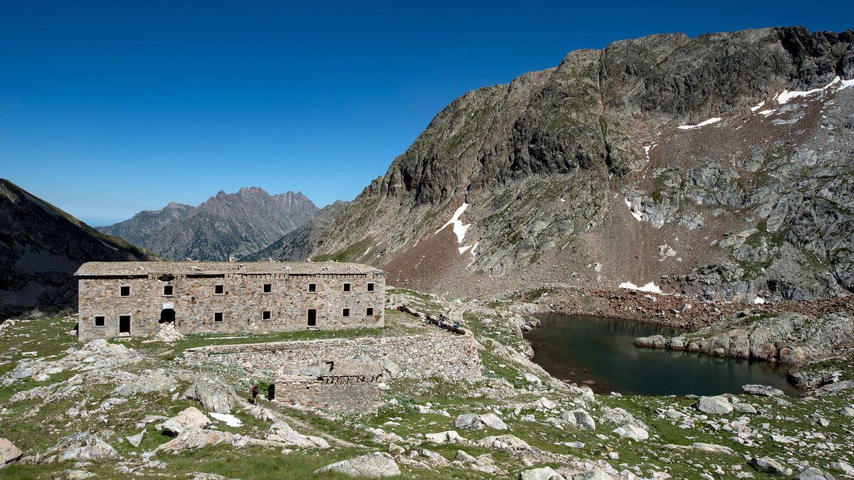 La Caserma del Druos e uno dei Laghi superiori di Valscura