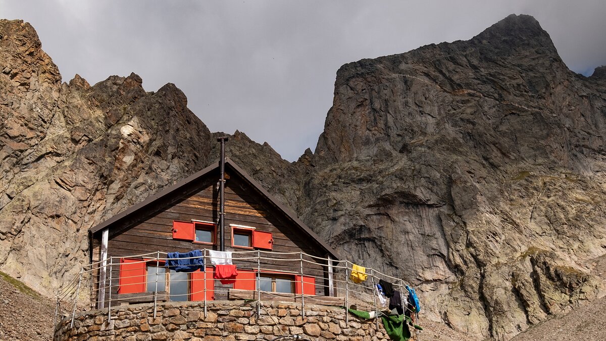 Il Rifugio Bozano e il Corno Stella
