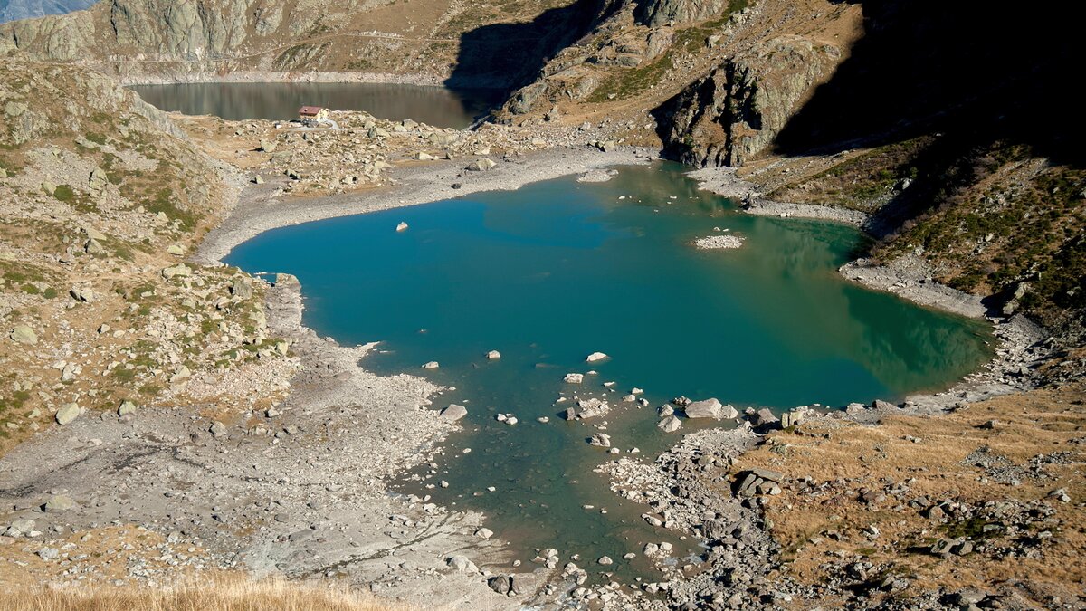 Il Lago Brocan in primo piano