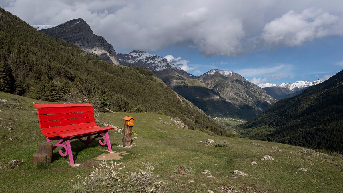 La panchina gigante lungo il sentiero