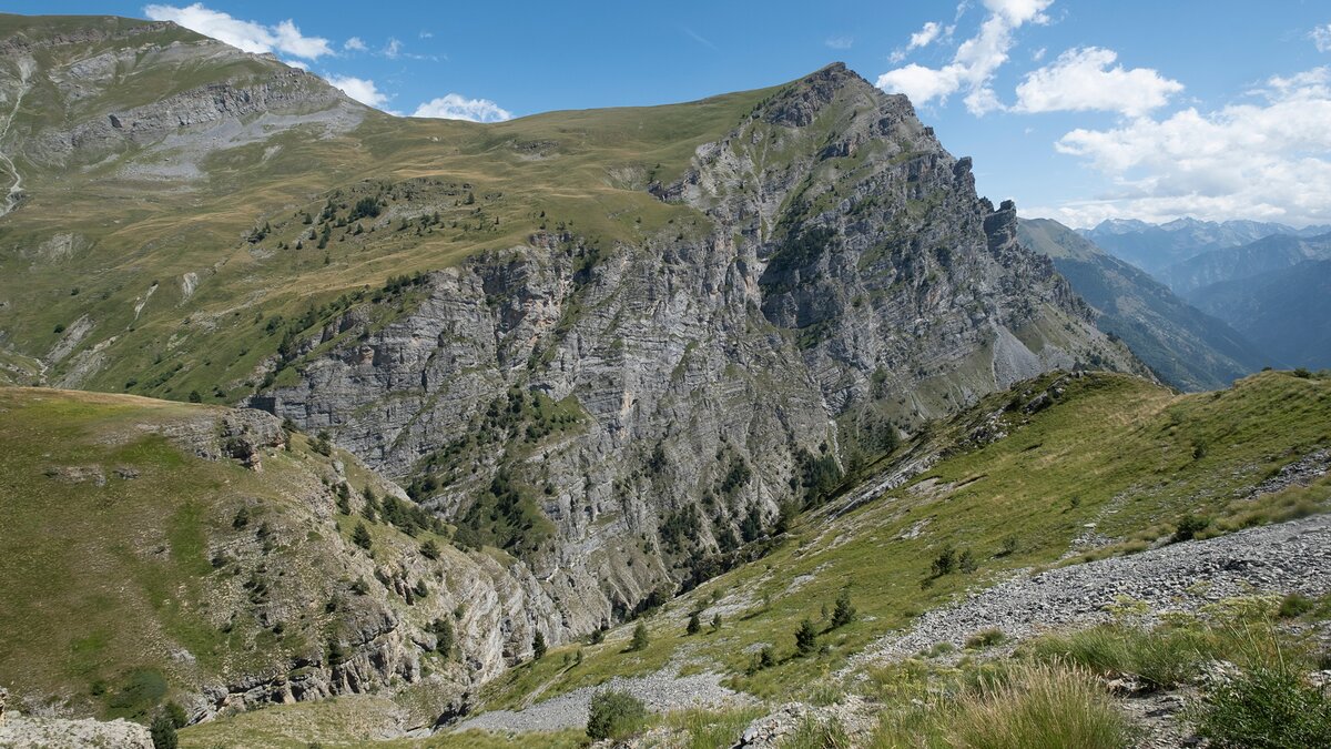Il Monte Bersaio a destra della foto