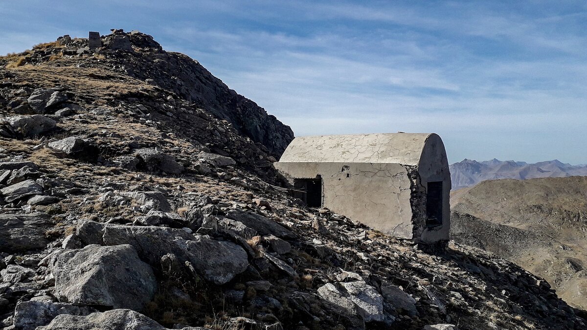 La vecchia stazione della teleferica sotto la Testa dell'Autaret